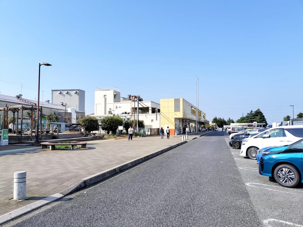サービスエリアに車中泊はグレーゾーン
