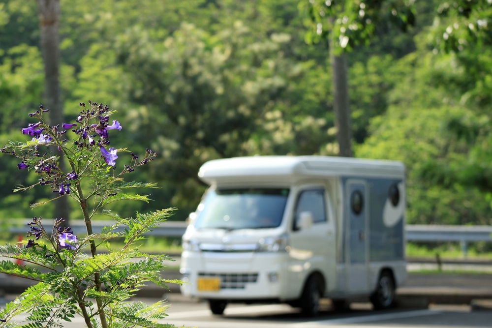 【運転中】キャンピングカーの横揺れが起こる原因2つ