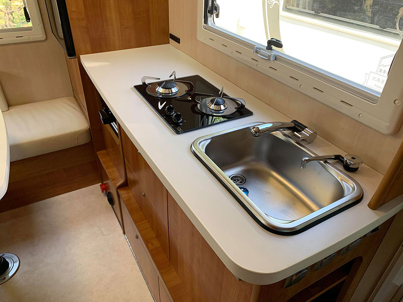 広いキッチンガスコンロ付き