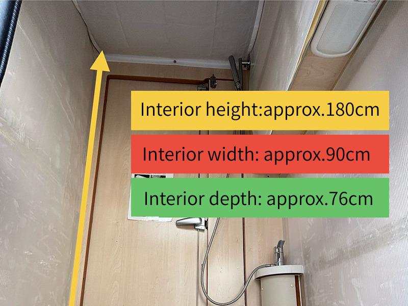 車輌右外からシャワー室へ入れます